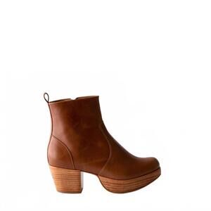 NEW CHARLI women's fortress leather boot in whiskey brown